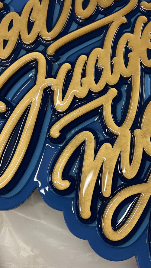 „Only god can judge me“ Original walsculpture