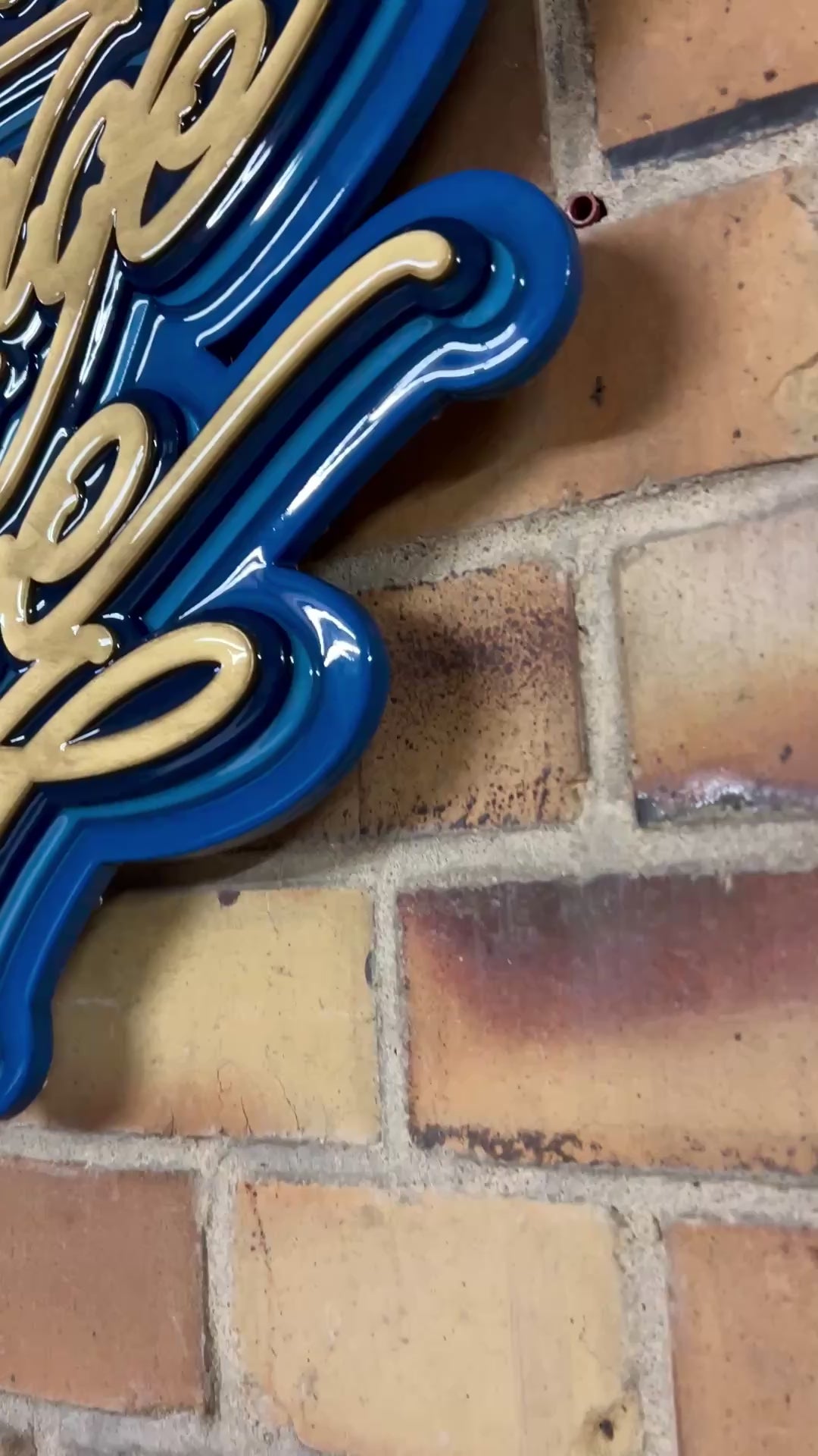 „Only god can judge me“ Original walsculpture